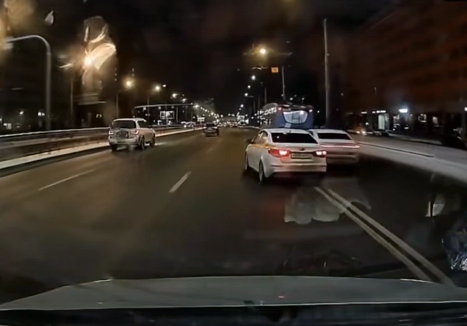 За мгновение до столкновения машин | Источник: ДТП и ЧП | Санкт-Петербург / Vk.com