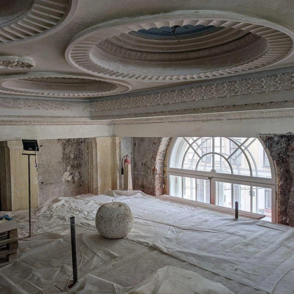 Лепной потолок Второй студии | Источник: Автор Клара Хоменко