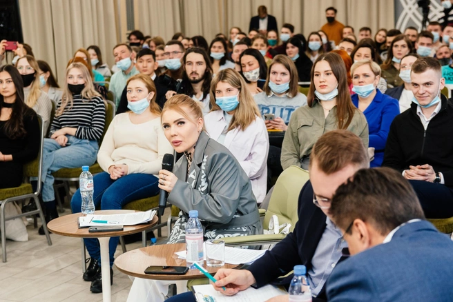 В состав жюри вошли председатель партии Алексей Нечаев и популярный блогер Карина Кросс | Источник: Партия «Новые люди»