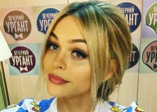 Анна Хилькевич вышла на прогулку с новорожденной дочерью