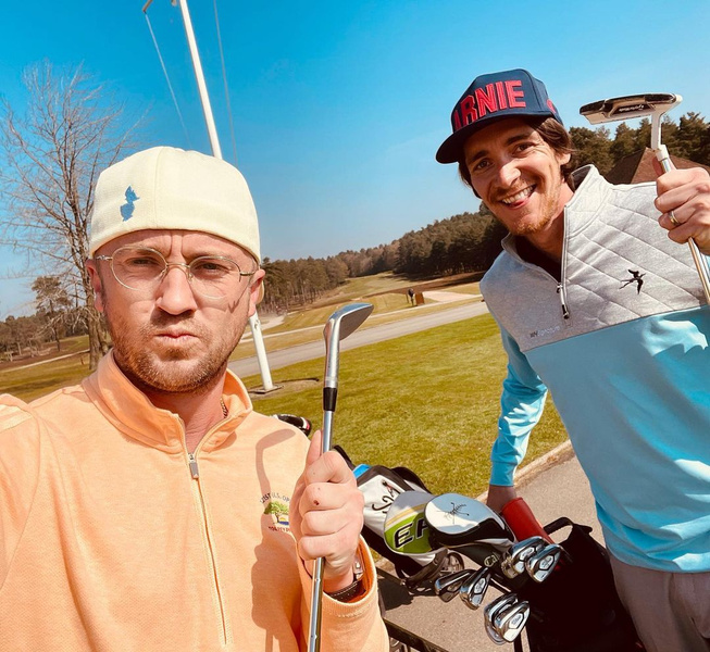 Фото дня: Драко Малфой и Фред Уизли встретились, чтобы поиграть в гольф