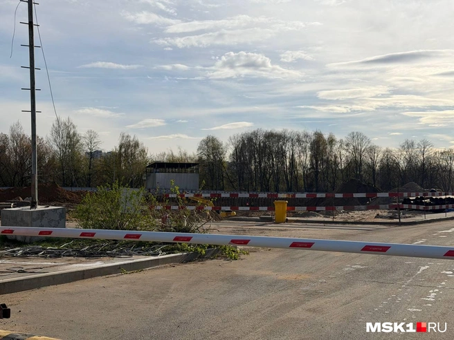 Территорию больницы огородили | Источник: Читательница MSK1.RU