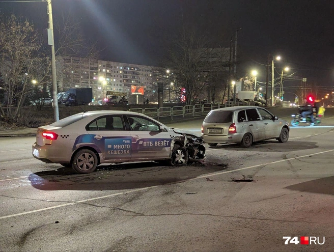 Пострадавшая ехала в иномарке с символикой такси | Источник: читатель 74.RU