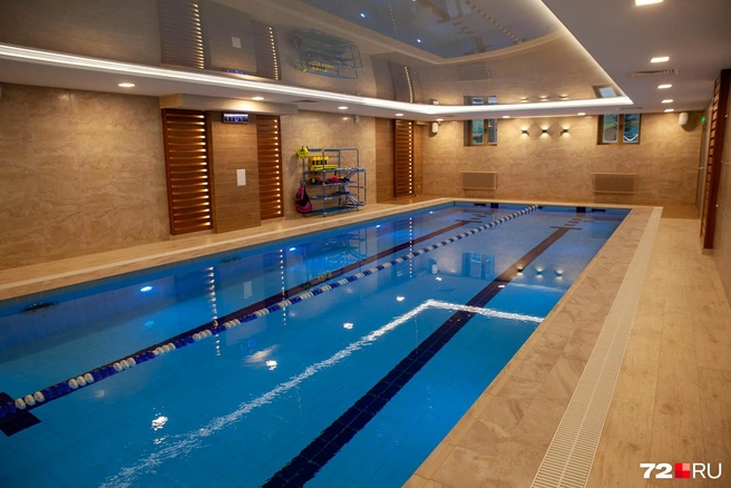 Для резидентов (жильцов) дома сделали СПА-центр с 15-метровым бассейном, массажной комнатой и сауной | Источник: Ирина Шарова / 72.RU