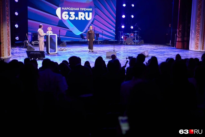 —&nbsp;Знаете, что я хотела бы вам сказать? Есть огромное количество занятий в этом мире, которые мы считаем не для себя… Неуместными, неудобными, непрестижными, просто невозможными. А таких занятий нет! И хочу вас призвать пробовать! Пробовать, развиваться. Именно поэтому мы здесь. И я горда каждым из вас,&nbsp;— обратилась к гостям Народной премии Екатерина Куприянова | Источник: Роман Данилкин / 63.RU