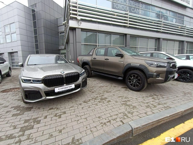 При заключении агентского соглашения на продажу автомобиля, важно изучить репутацию посредника, почитать отзывы и обратиться за консультацией к юристу | Источник: Владислав Лоншаков / E1.RU