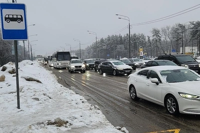 В Воронеже утренний гололед вызвал пробки и аварии