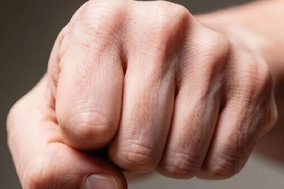 В Свободном пьяный мужчина напал на полицейского