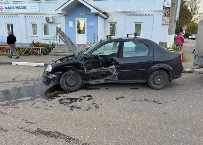 В Сасове столкнулись Renault и ВАЗ: пострадали два человека | Источник: УМВД по Рязанской области