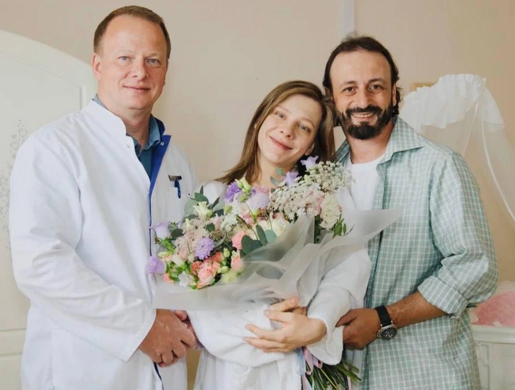 Известно, что сам Авербух на родах не присутствовал