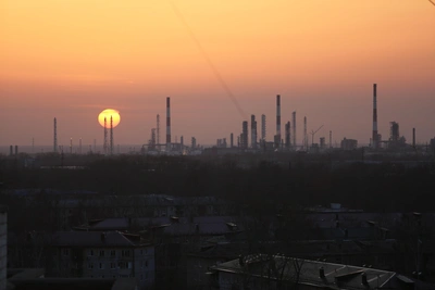 В Омской области устраняют последствия атаки дронов