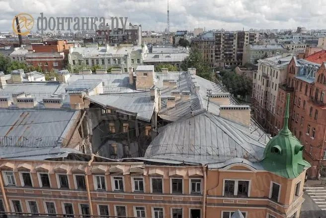 Дом на Большой Зелениной на следующий день после обрушения. Август 2024 года | Источник: Михаил Огнев / «Фонтанка.ру»