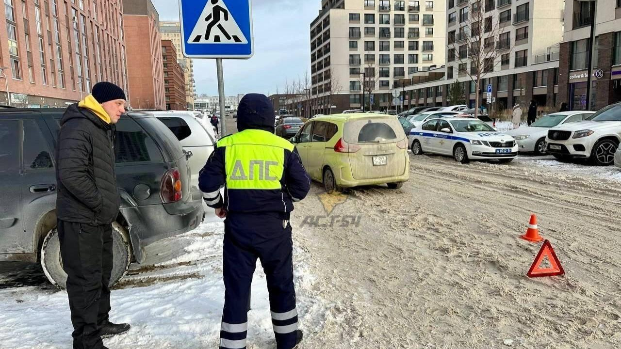 Сбил на пешеходном переходе: женщина с ребёнком попала под машину в Евробереге