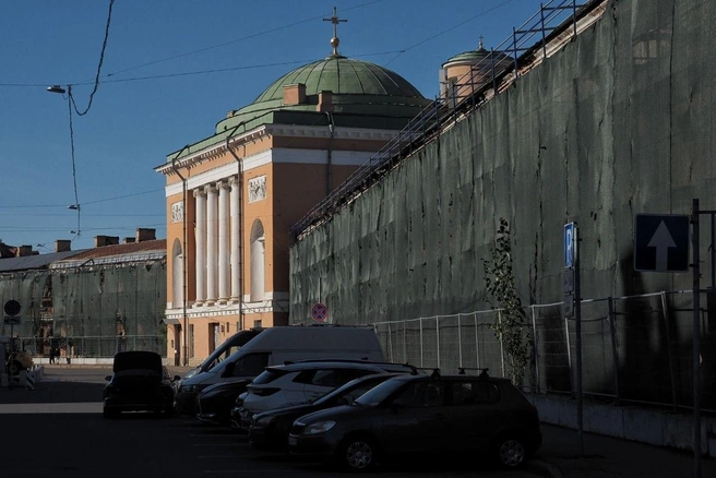 Памятники, которые не удалось сдать в аренду, Смольный планирует включать в программу приватизации | Источник: Михаил Огнев/ Fontanka.ru