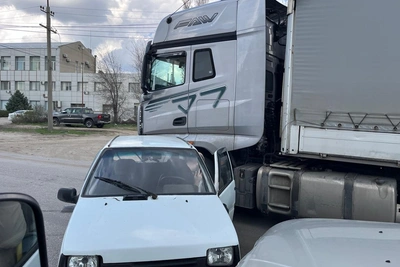 ДТП с грузовиком парализовало выезд из Волгограда