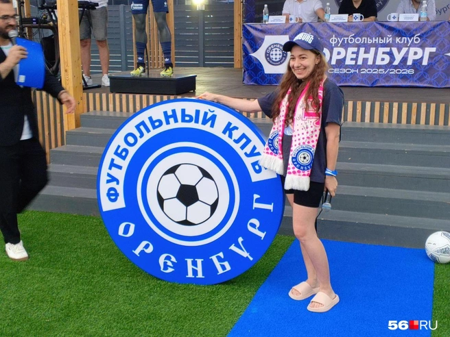Этой болельщице очень нужна футболка Эмирджана Гюрлюка | Источник: Владислав Митрошин / 56.RU