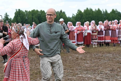 Александр Бречалов поздравил аграриев с окончанием посевной на Гербере