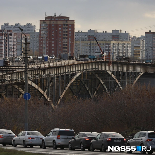 Отремонтировать мост обещали до конца октября этого года, но что-то пошло не так… | Источник: Евгений Софийчук / NGS55.RU 