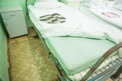 Пострадавшего полицейского доставили в Оренбург после стрельбы