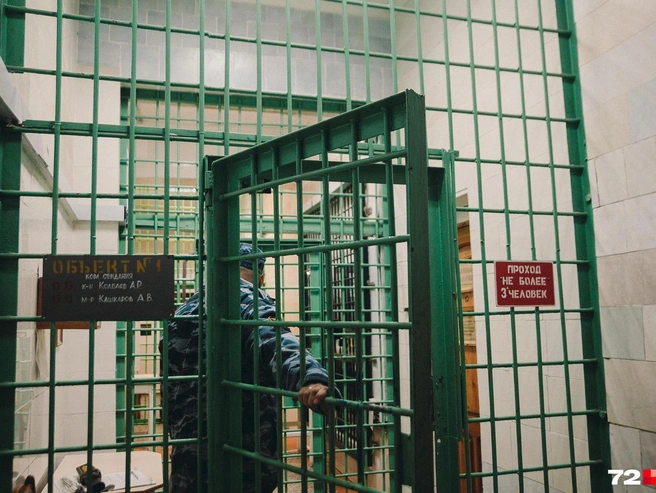 Задержанный инспектор содержится под домашним арестом | Источник: Ирина Шарова / 72.RU