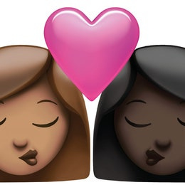Любовь без границ: Apple представила новые эмодзи с межрасовыми и ЛГБТ-парами 💕