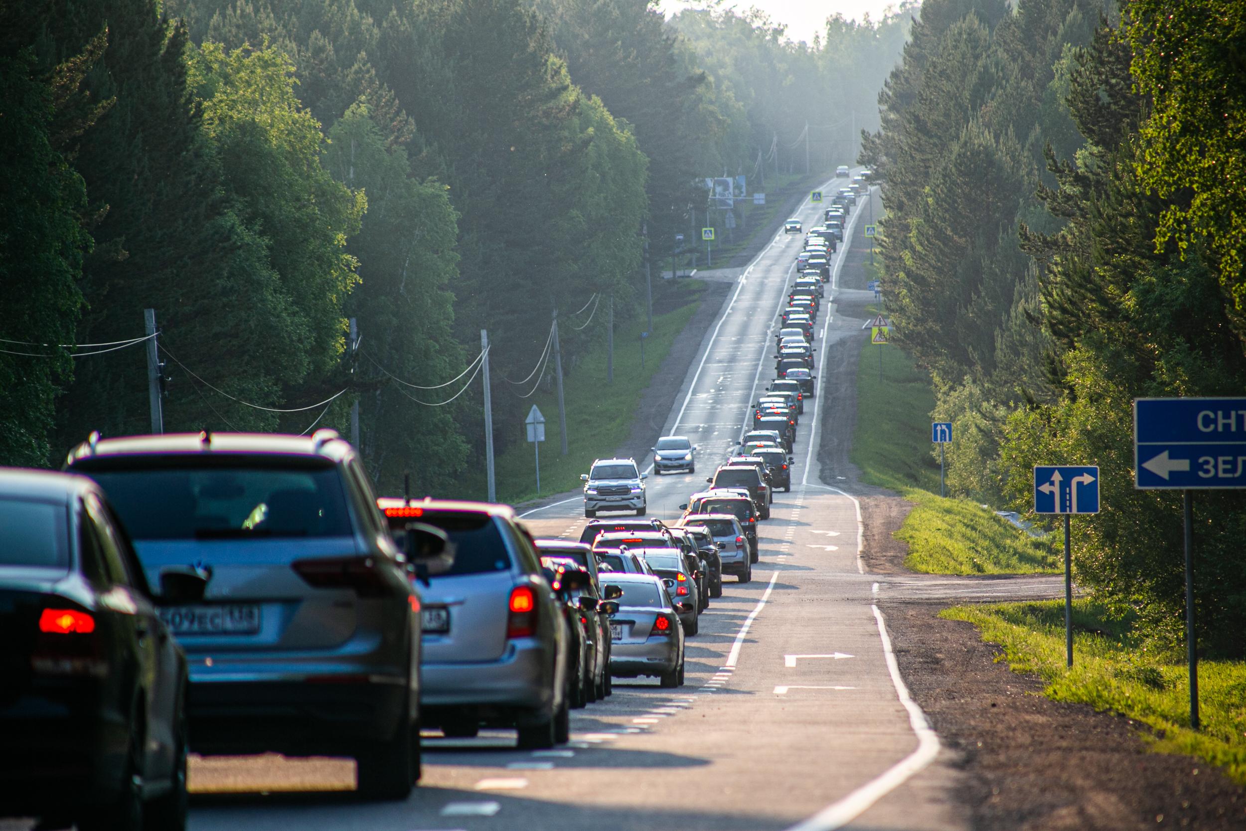 «Пробка писец»: тюменцы встали в 15-километровый затор на Велижанском тракте