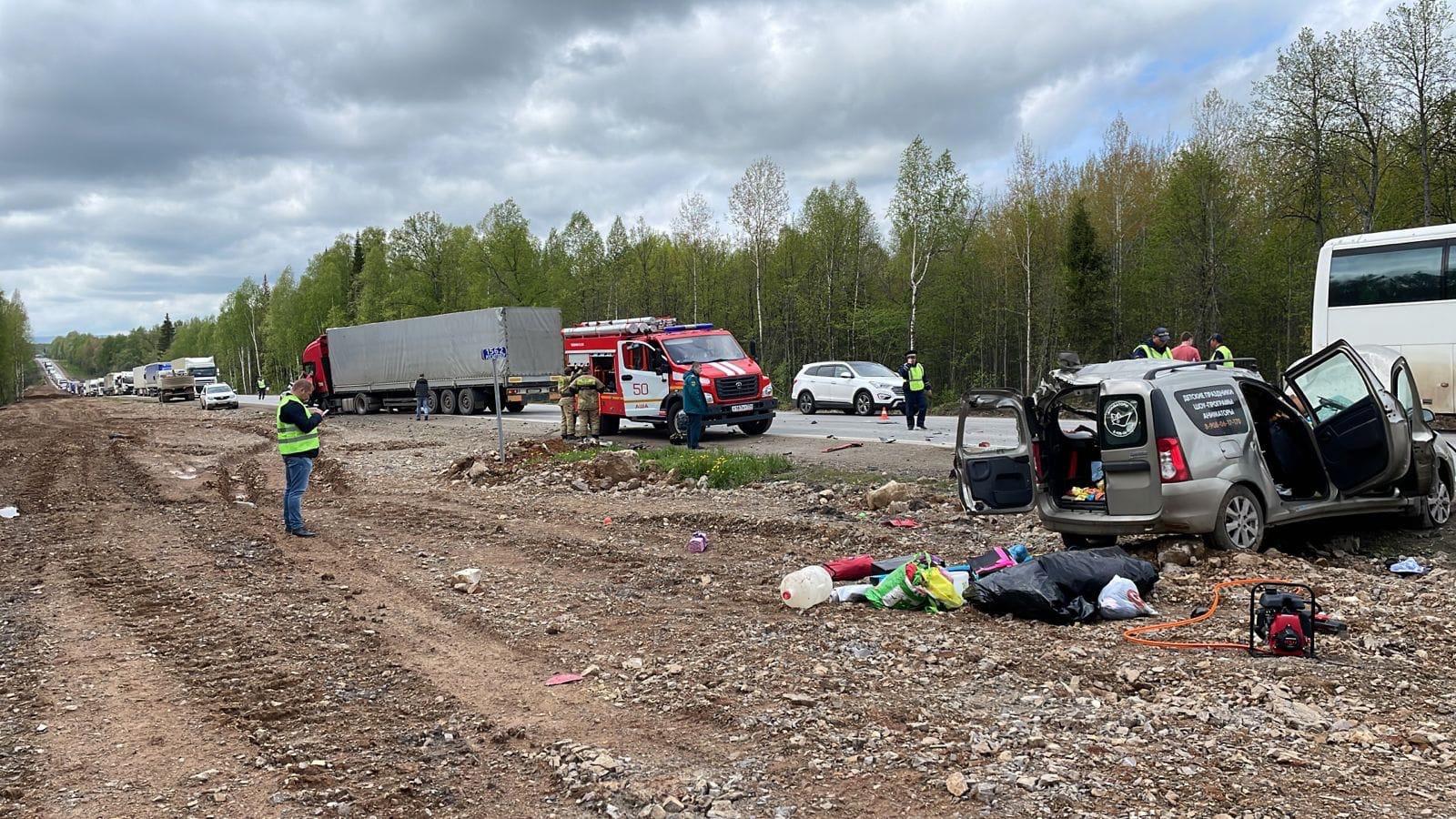 В ДТП на М-5 под Ашой погибли две женщины: «Лада» аниматоров столкнулась с  грузовиком, 24 мая 2022 г - 24 мая 2022 - 74.ру