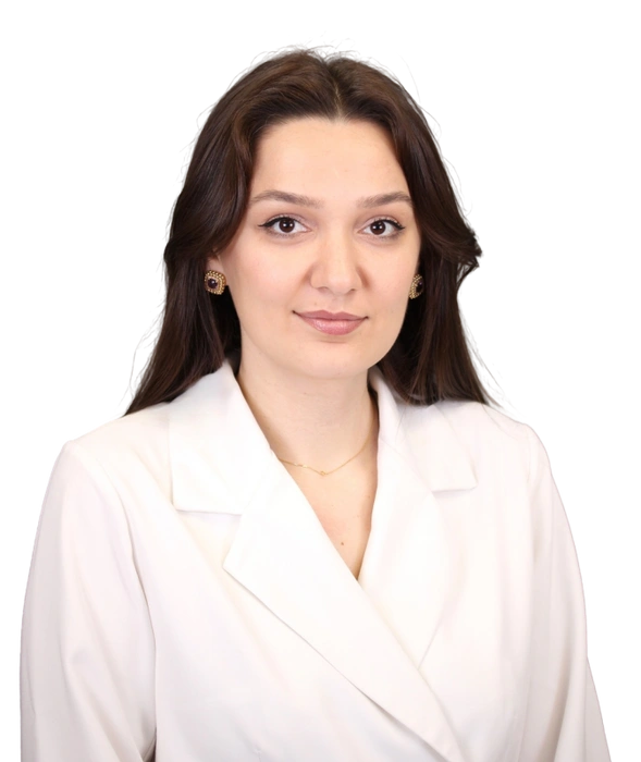 Врач-ортодонт, кандидат медицинских наук Мадина Хаджимуратовна Кусова имеет стаж более 10 лет | Источник: Московская академия стоматологии «Реавиз»