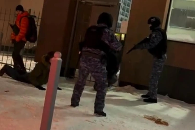 Special forces detain men with rifle in Yekaterinburg