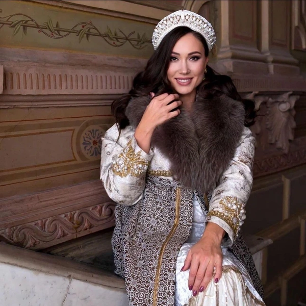 Елена Товстик 