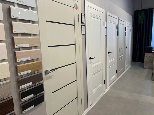 В производстве используют экологически чистые и прочные материалы: натуральное дерево, МДФ и закаленное стекло | Источник: салон дверей Lovely house