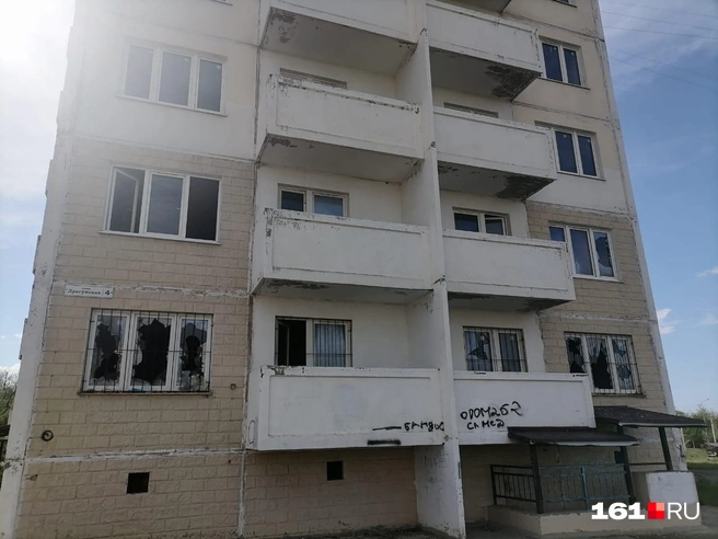 В высотке выбиты окна и двери | Источник: Виктория Морозова / 161.RU
