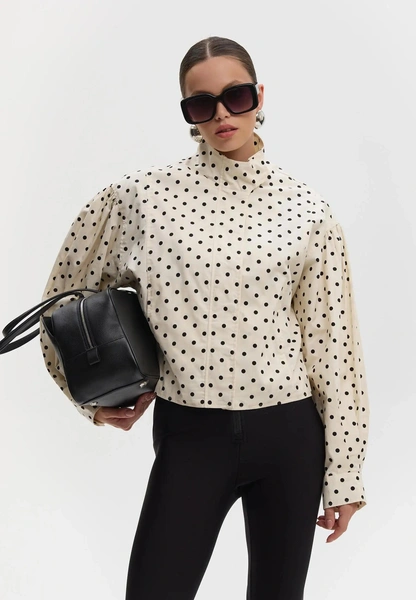 Polka dot остается с нами и этой зимой: где купить «теплый» горошек и как его стилизовать