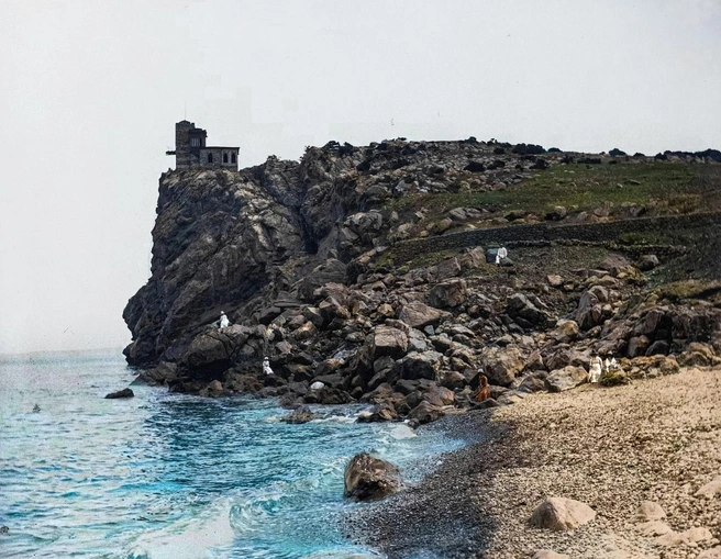 Ласточкино гнездо, 1880–1899 год. Раньше на утесе стояла дача Елизаветы Тобиной, супруги врача из Санкт-Петербурга. Ее предки были моряками | Источник: BspChannel