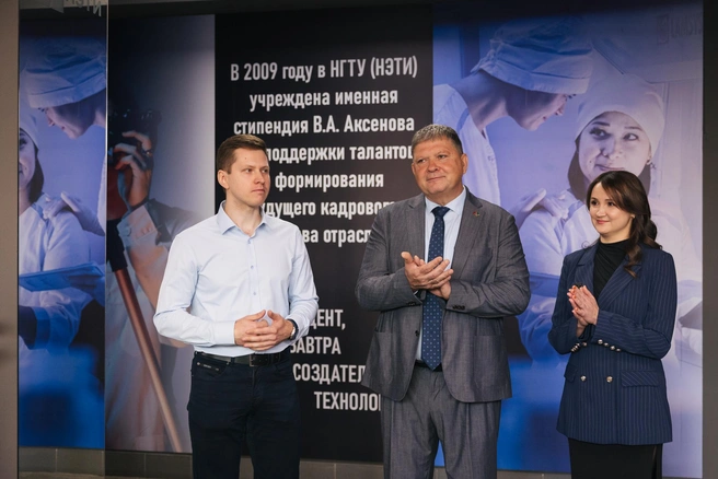 Директор по исследованиям и разработкам АО «Экран ФЭП», выпускник НГТУ Русецкий Вадим (слева) | Источник: Инна Кузнецова