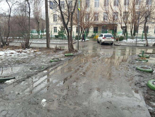 Картина, которую можно наблюдать весной в каждом районе Волгограда и области | Источник: Вячеслав Кузьменко