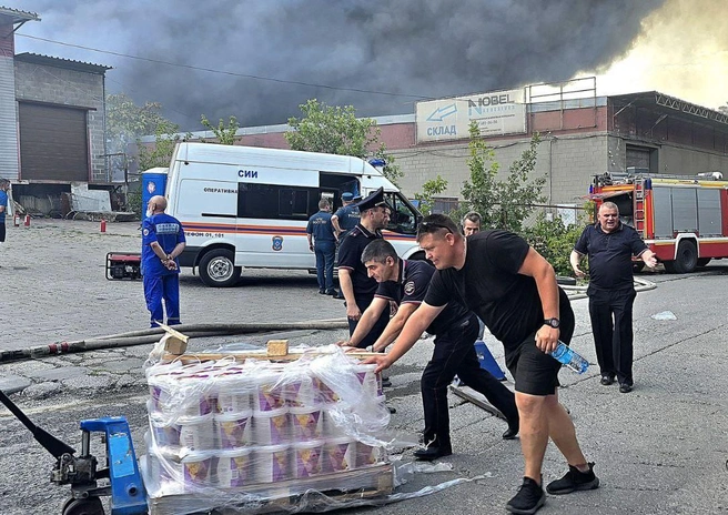 Пожар тушат даже с вертолетов | Источник: пресс-служба ГУ МВД по Ростовской области