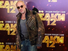 На «Елках-12» мы узнали, за что Собчак извинялась перед Журавлевым, какой Нагиев на самом деле вне съемок