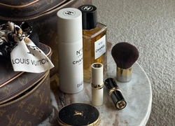 Тренды в парфюмерии 2025-2026: духи с запахом старого радио и ностальгия по дачному костру