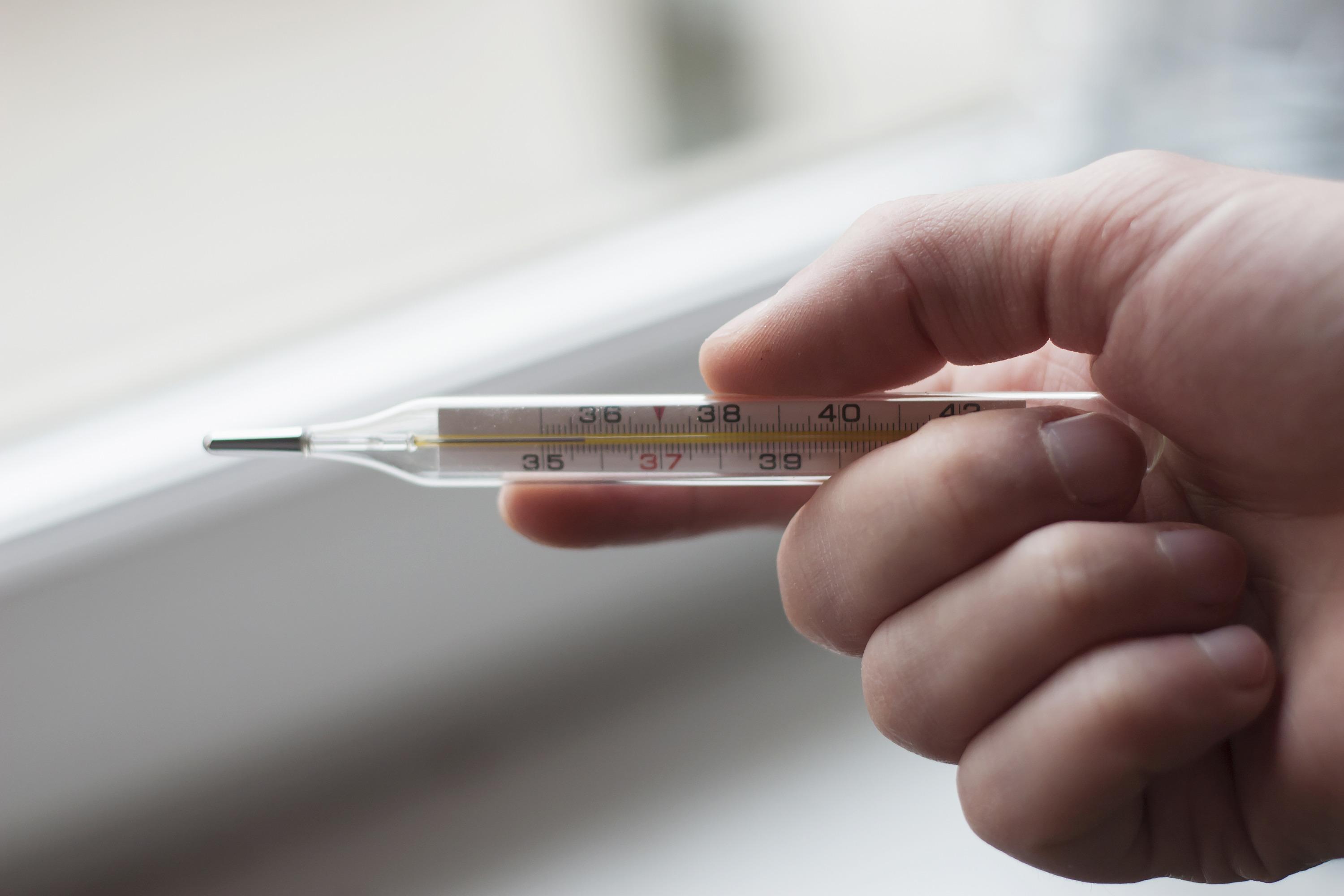 Как сбить высокую температуру без лекарств - советы врача | РБК Украина