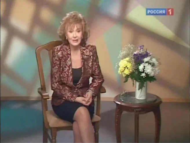 Несмотря на внешнюю безупречность, отношения Дубовицкой с артистами «Аншлага» были далеки до идеала | Источник: кадр из программы «Аншлаг»