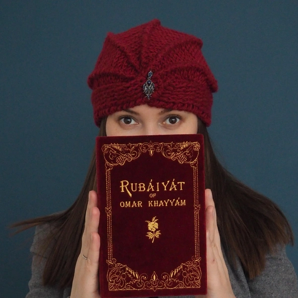Классика — в топе по популярности | Источник: BookShelf by Elena Petrova / Vk.com