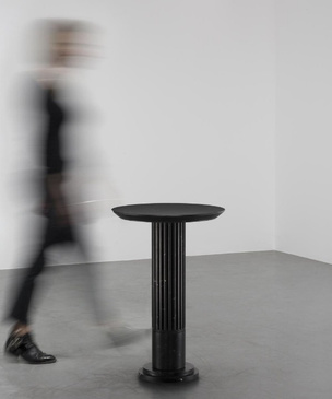Выставка мебели Карла Лагерфельда в Париже