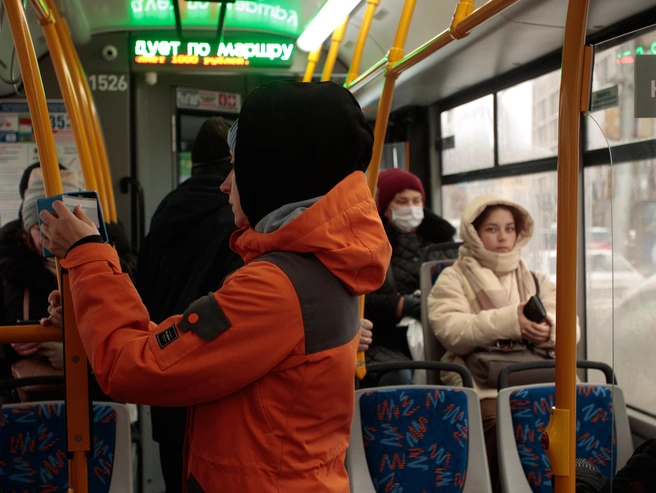В результате драки в троллейбусе пострадала девушка | Источник: Андрей Бортко / NGS.RU