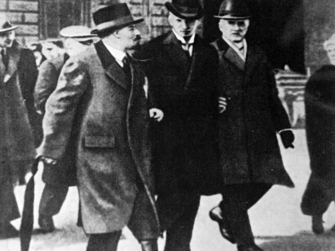 Ленин, Туре Нерман и Карл Линдхаген. Стокгольм 1917 | Источник: Public Domain / wikipedia.org