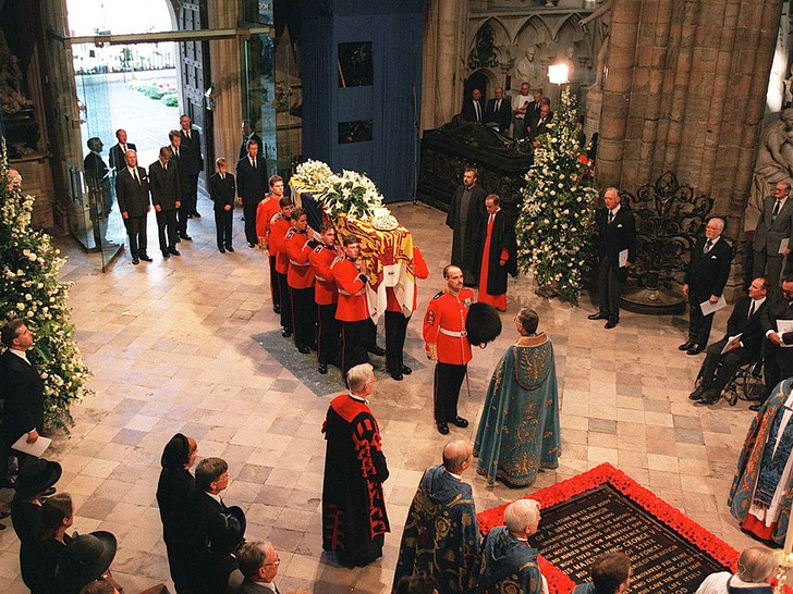 5 важных традиций Виндзоров, связанных с похоронами членов королевской семьи