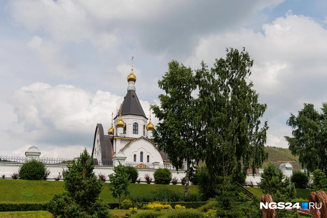 Раскопки идут перед строительством нового келейного корпуса для Свято-Успенского мужского монастыря. | Источник: Мария Ленц / NGS24.RU