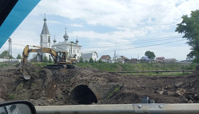 Мост обнаружили в самом центре села. Айлино основано, по одним данным, в 1778-м году, по другим — в 1714-м. | Источник: Аня Перина / Vk.com