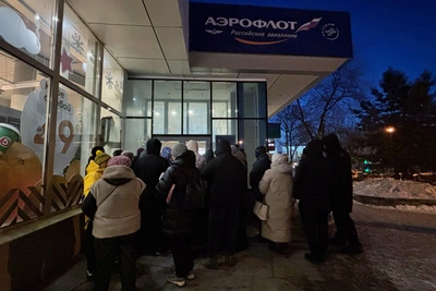 Хаос у офиса «Аэрофлота» во Владивостоке: очереди с ночи