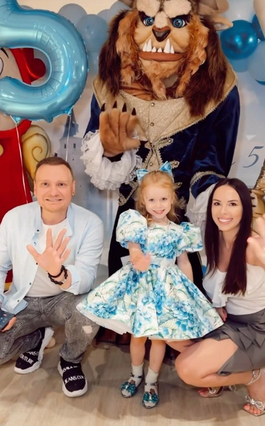 В 2018 году Екатерина родила Сергею дочь Алису, также у иллюзиониста есть двое детей от прошлых отношений — дочь Алина и сын Владимир
